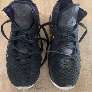 Boys LeBron 17 GS 'Infrared VI'